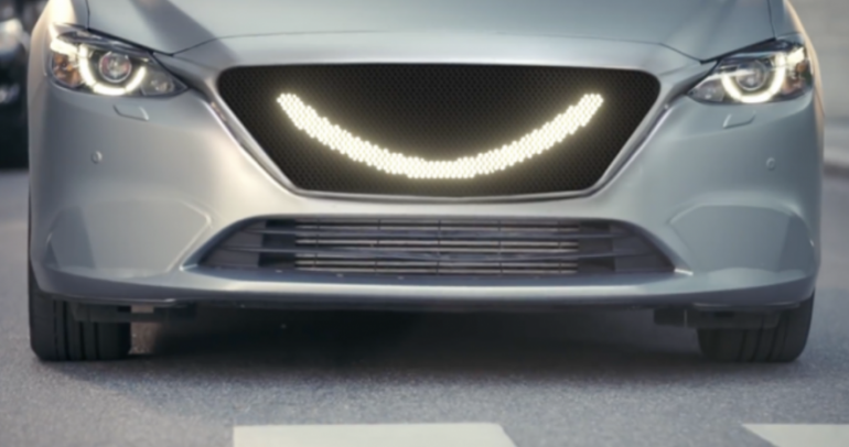 بالفيديو: عندما تبتسم السيارة الذاتية القيادة!